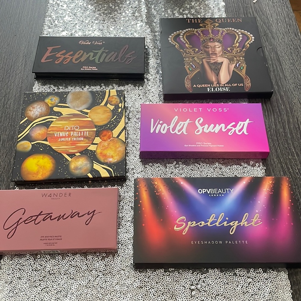 Set of 6 eyeshadow palettes